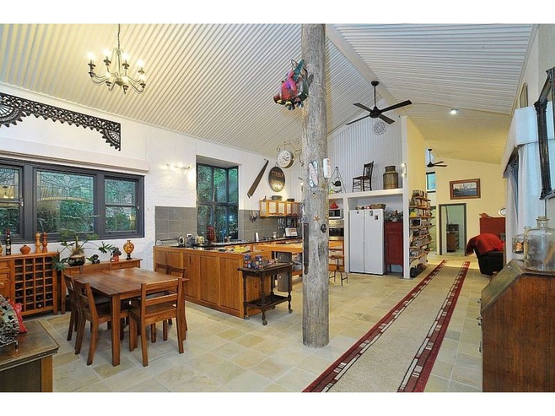 8 Ferngully Road, Cockatoo VIC 3781