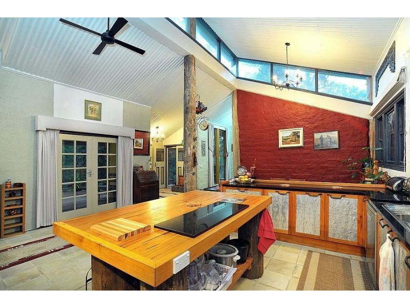 8 Ferngully Road, Cockatoo VIC 3781