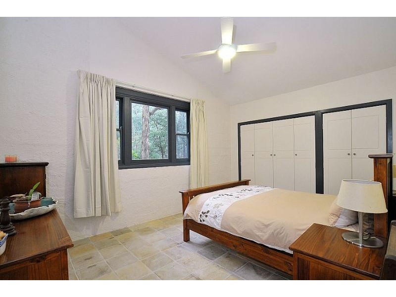 8 Ferngully Road, Cockatoo VIC 3781