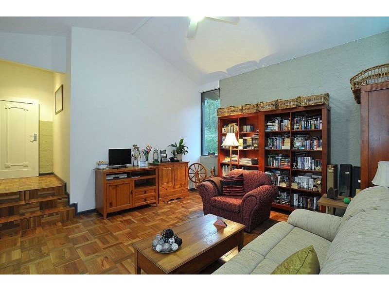 8 Ferngully Road, Cockatoo VIC 3781