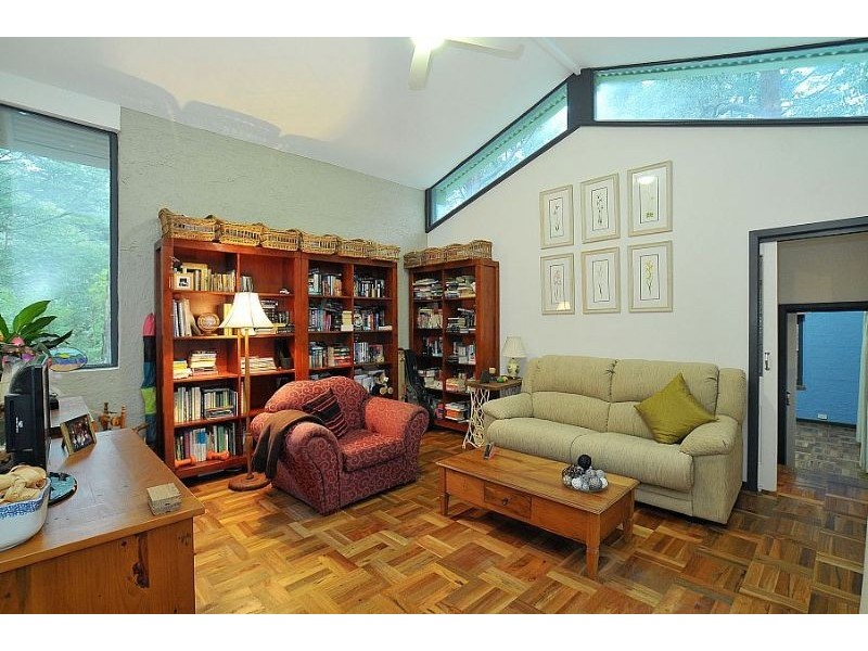 8 Ferngully Road, Cockatoo VIC 3781