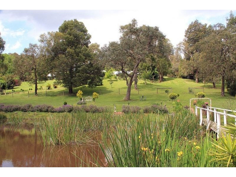 13 Cherry Road, Macclesfield VIC 3782