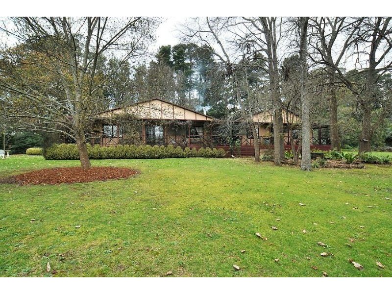 2 Avon Road, Avonsleigh VIC 3782