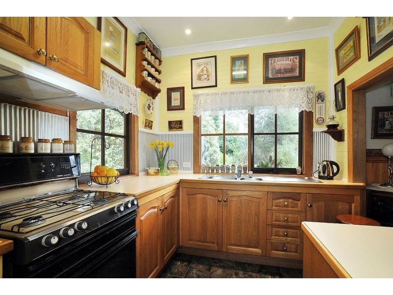 2 Avon Road, Avonsleigh VIC 3782