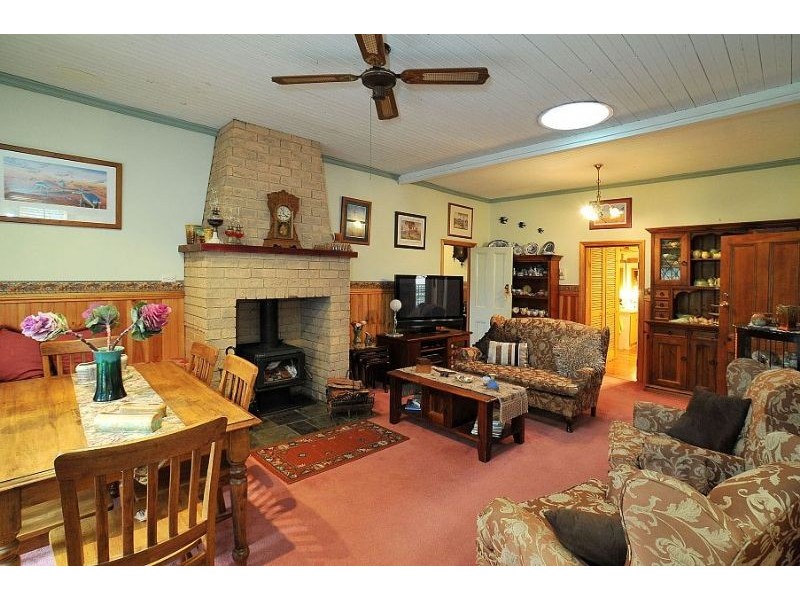 2 Avon Road, Avonsleigh VIC 3782