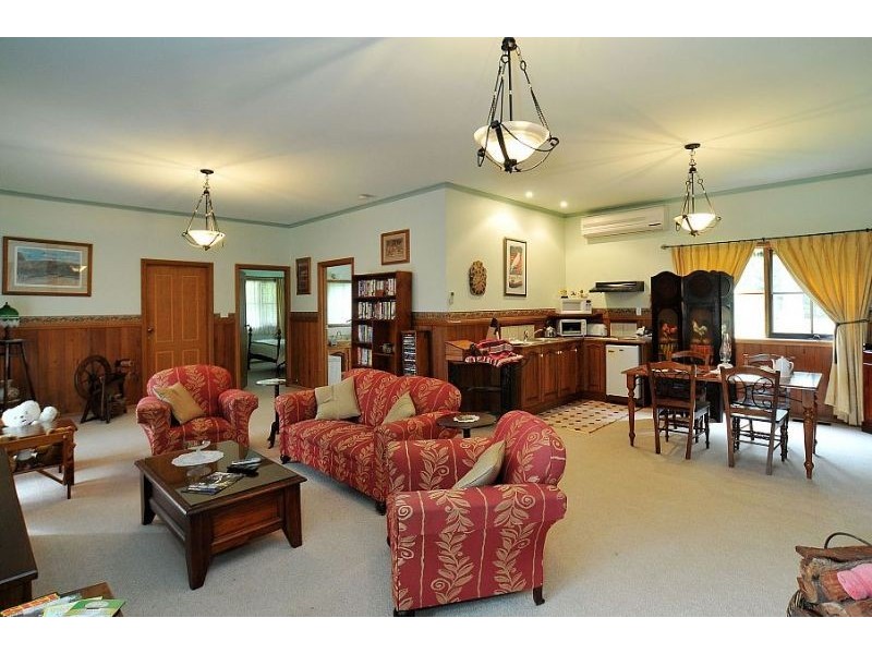 2 Avon Road, Avonsleigh VIC 3782