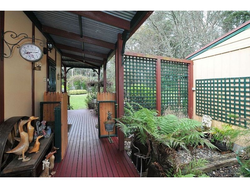2 Avon Road, Avonsleigh VIC 3782