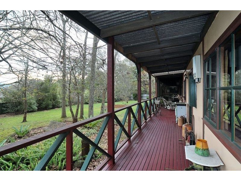 2 Avon Road, Avonsleigh VIC 3782