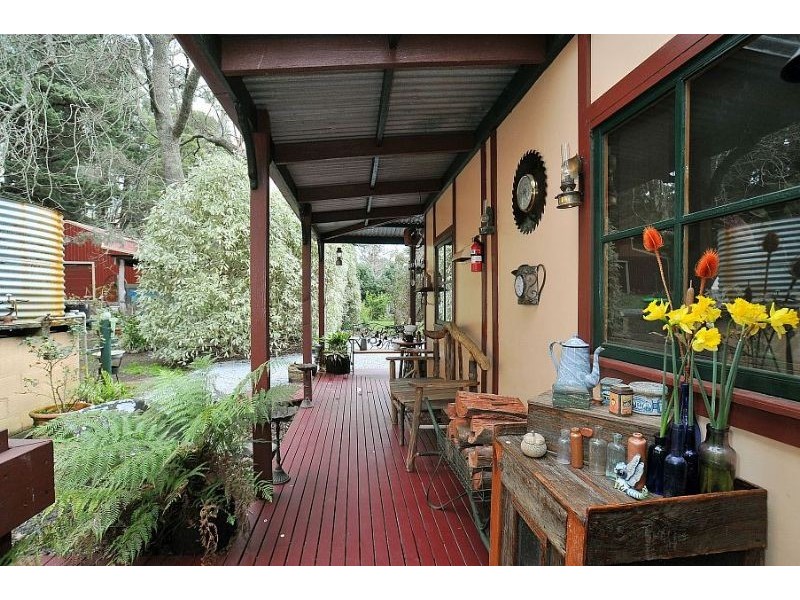 2 Avon Road, Avonsleigh VIC 3782