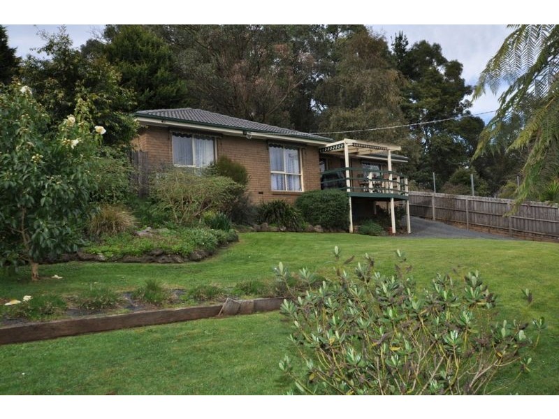 10 Devon Avenue, Cockatoo VIC 3781