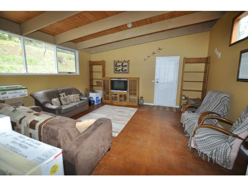 2 Bellbird Crescent, Emerald VIC 3782