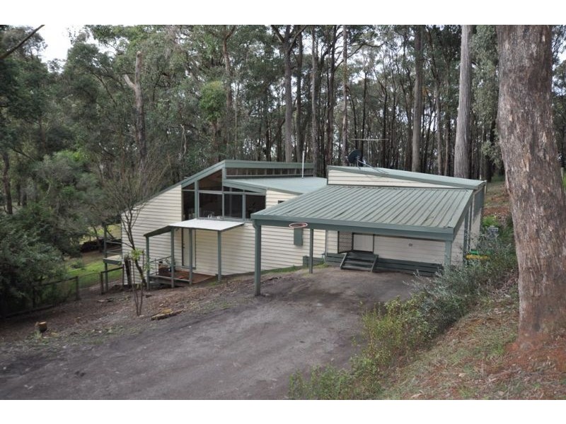 2 Bellbird Crescent, Emerald VIC 3782