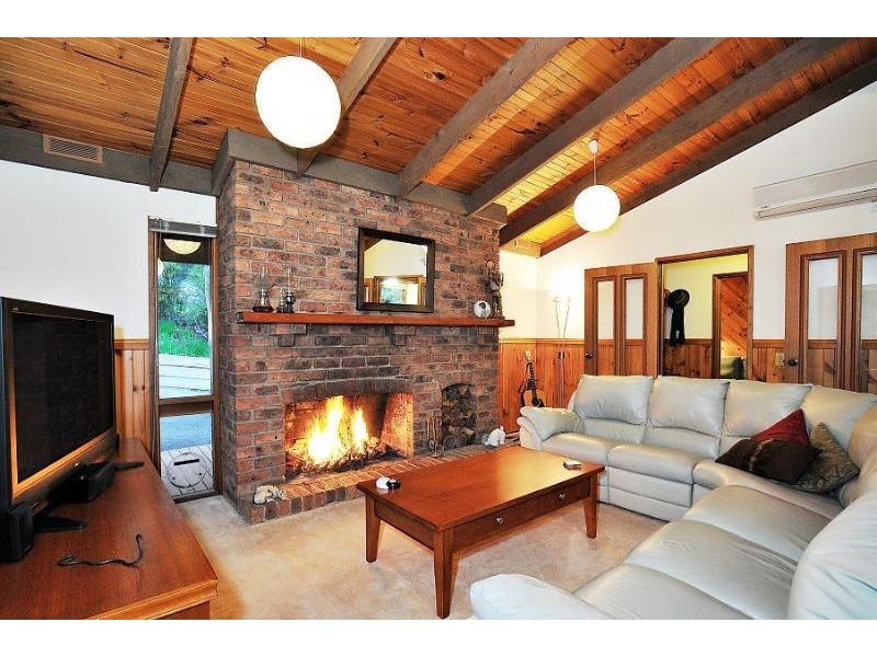 51 Mountain Road, Cockatoo VIC 3781