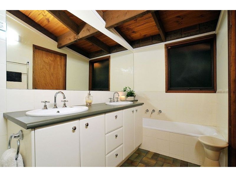 51 Mountain Road, Cockatoo VIC 3781