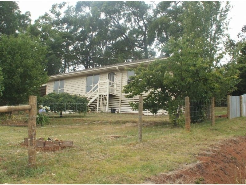 14 Devon Ave, Cockatoo VIC 3781