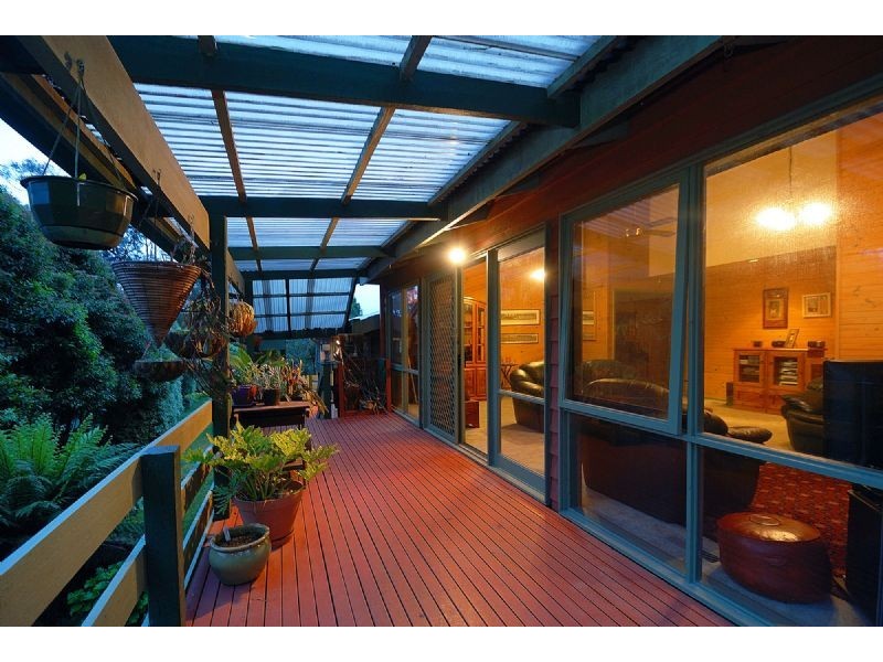 47 Mountain Road, Cockatoo VIC 3781