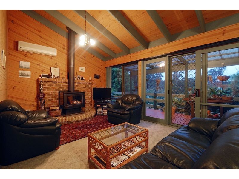 47 Mountain Road, Cockatoo VIC 3781