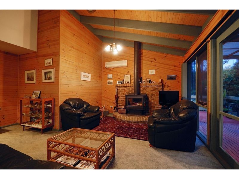 47 Mountain Road, Cockatoo VIC 3781