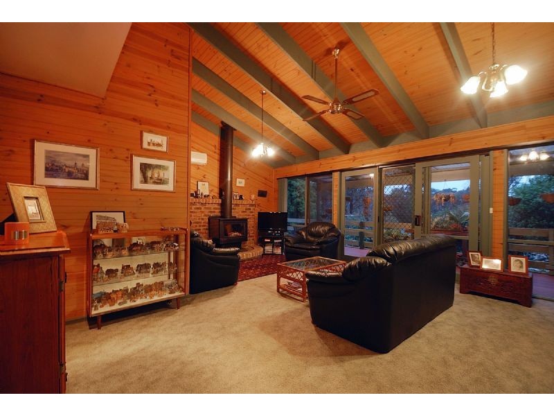 47 Mountain Road, Cockatoo VIC 3781