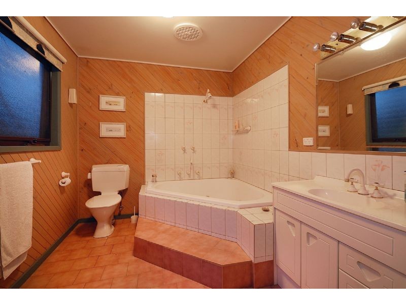 47 Mountain Road, Cockatoo VIC 3781