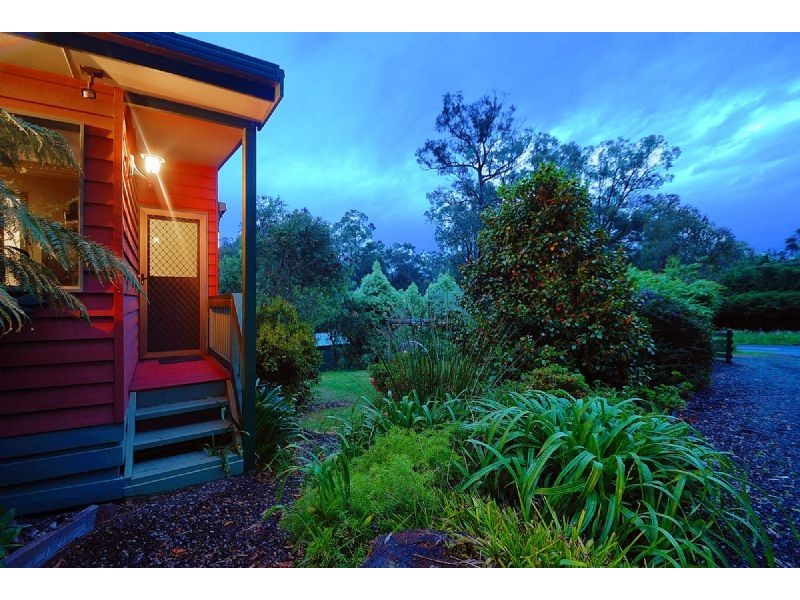 47 Mountain Road, Cockatoo VIC 3781