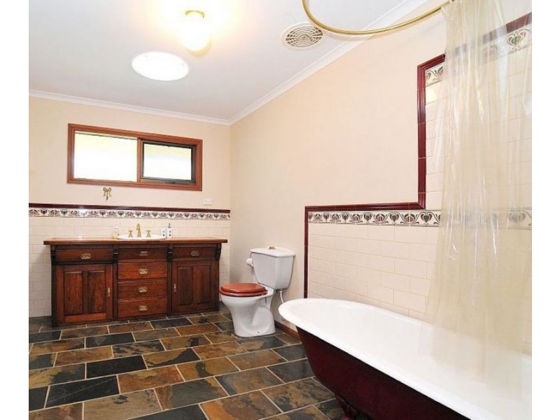 49 Fernglade Drive, Emerald VIC 3782