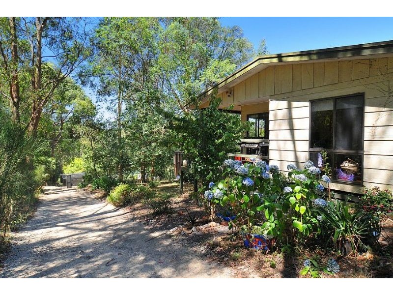 26 Hazel Street, Cockatoo VIC 3781