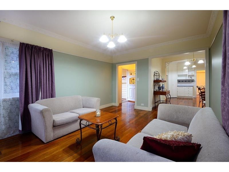 16 Amphlett Avenue, Cockatoo VIC 3781