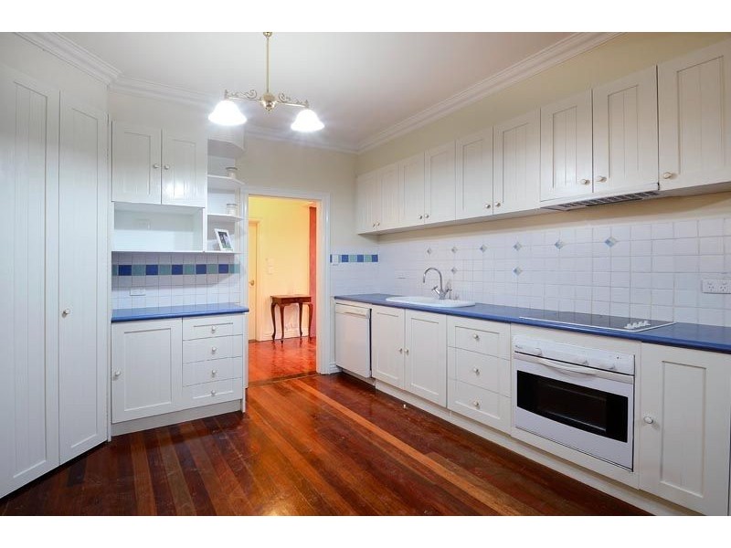 16 Amphlett Avenue, Cockatoo VIC 3781