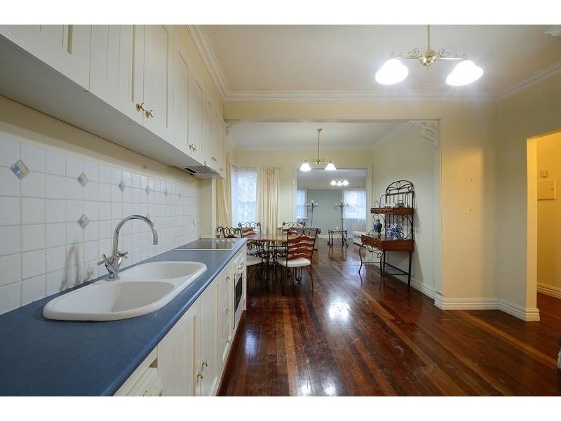 16 Amphlett Avenue, Cockatoo VIC 3781
