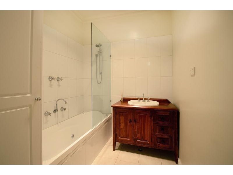 16 Amphlett Avenue, Cockatoo VIC 3781