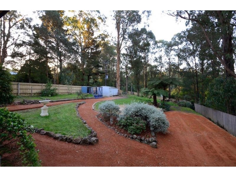 16 Amphlett Avenue, Cockatoo VIC 3781