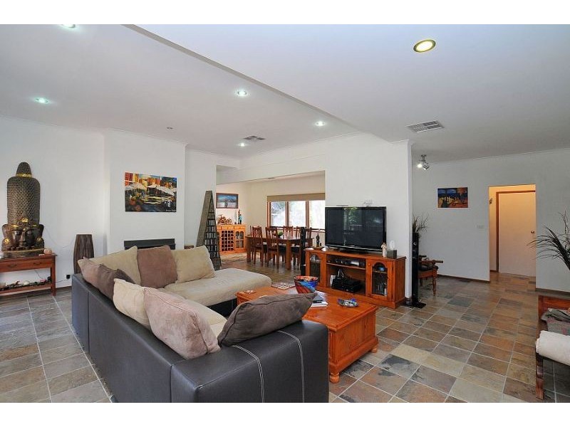 28 Aura-Vale Road, Menzies Creek VIC 3159