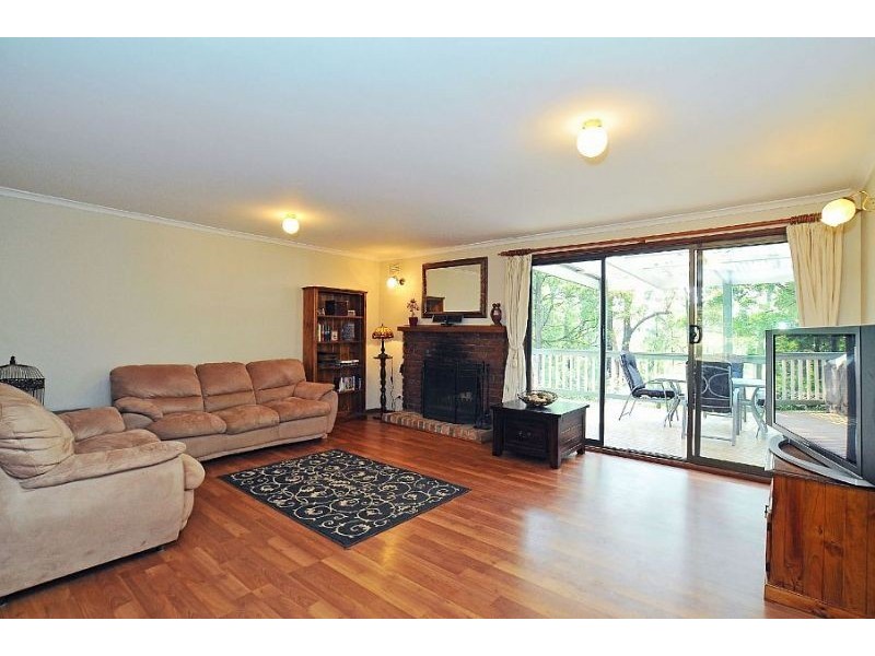 9 Charman Avenue, Emerald VIC 3782