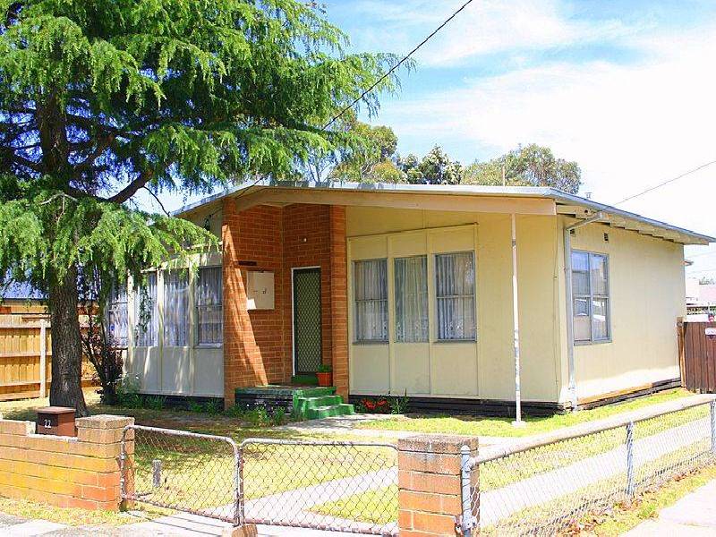 22 MAHOGANY AVENUE, Frankston North VIC 3200