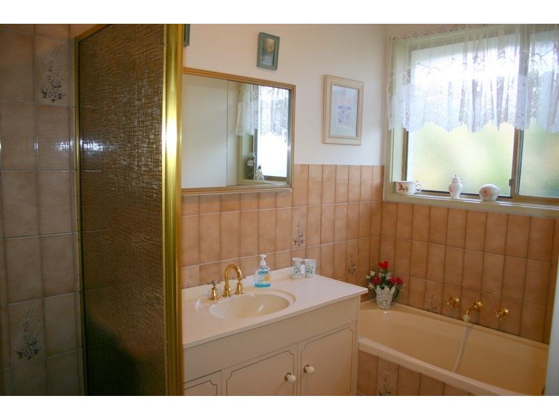 142 KARINGAL DRIVE, Frankston VIC 3199
