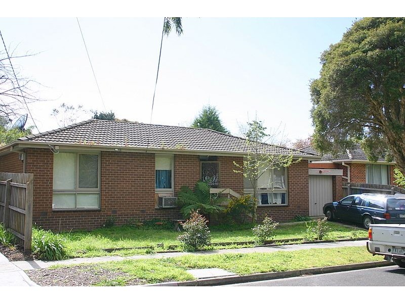 8 Barwon Ave, Frankston VIC 3199