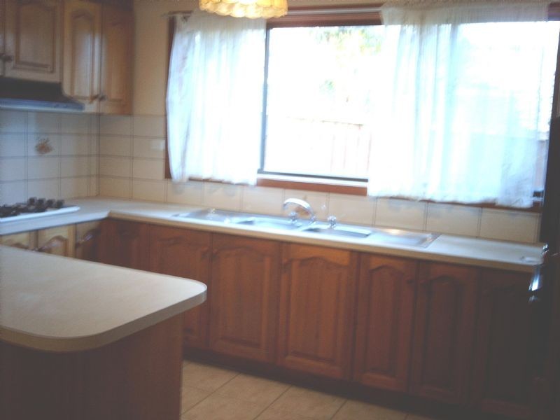 1/32 Tourmaline Crescent, Wheelers Hill VIC 3150