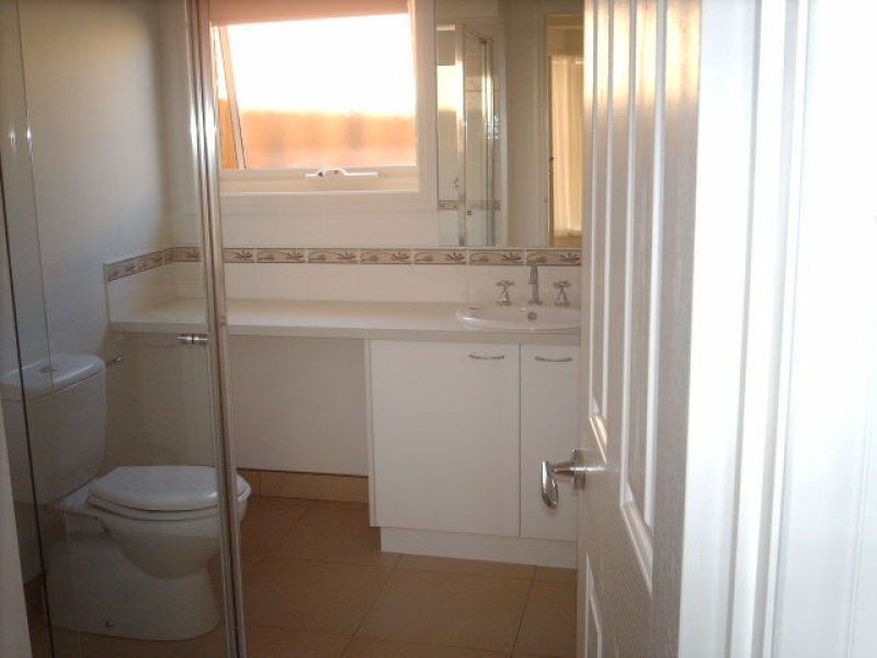 2/17 Lincoln Avenue, Glen Waverley VIC 3150