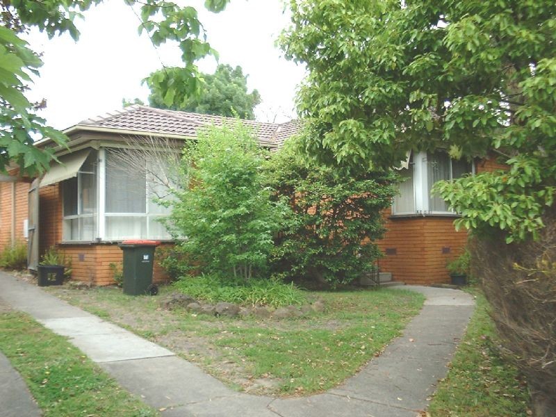 16 Elmwood Crescent, Glen Waverley VIC 3150