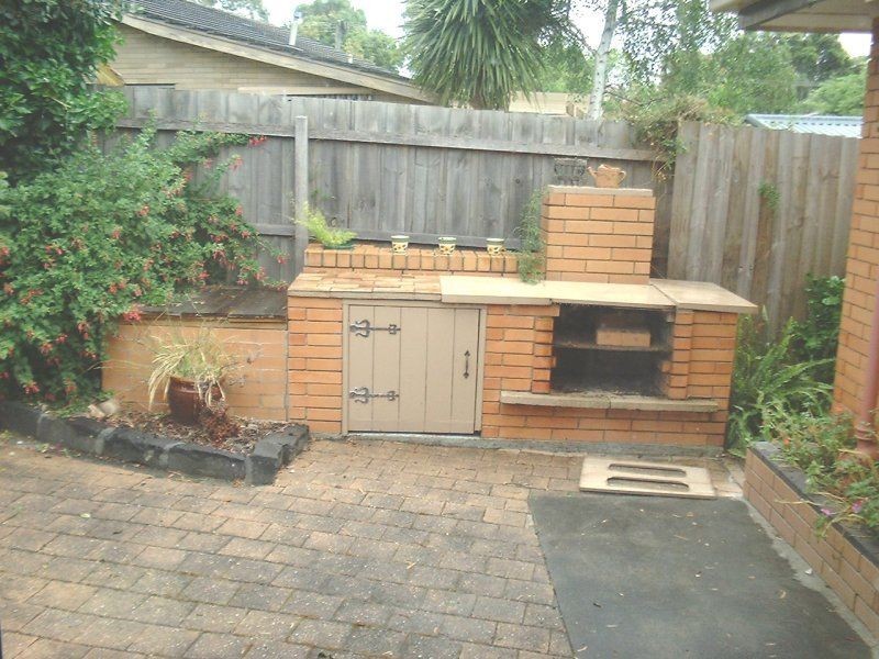 16 Elmwood Crescent, Glen Waverley VIC 3150