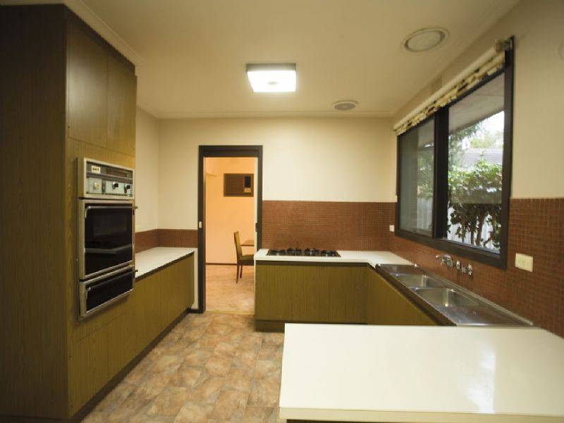 8 Greenways Road, Glen Waverley VIC 3150