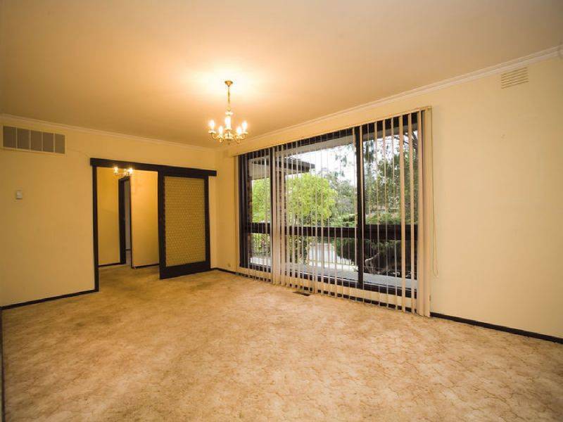 8 Greenways Road, Glen Waverley VIC 3150