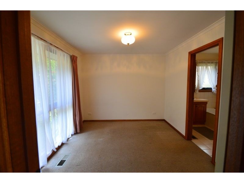 2/4 Lily Street, Glen Waverley VIC 3150