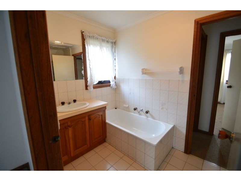 2/4 Lily Street, Glen Waverley VIC 3150