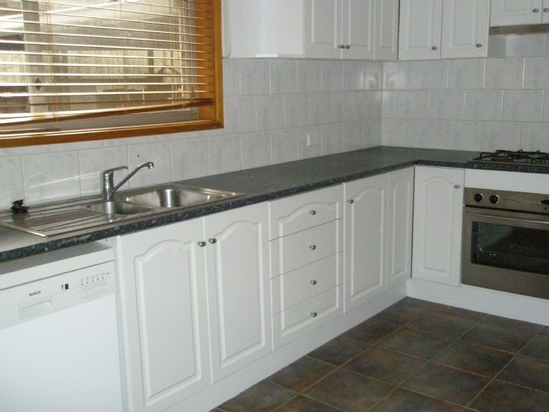 1/2 Munro Avenue, Mount Waverley VIC 3149