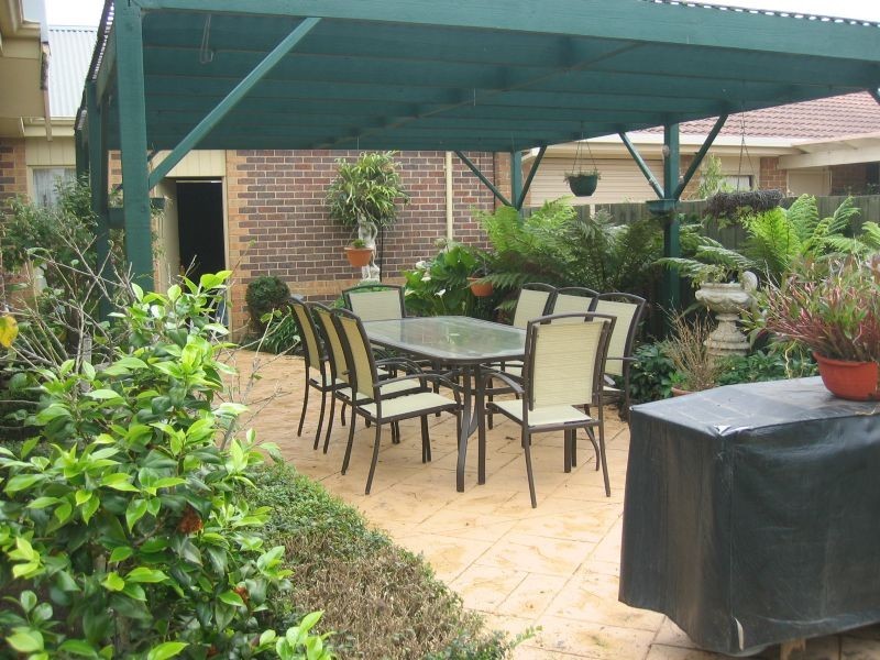 4 Blossom Grove , Knoxfield VIC 3180