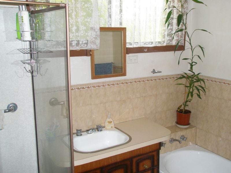 11 Adrienne Crescent, Mount Waverley VIC 3149