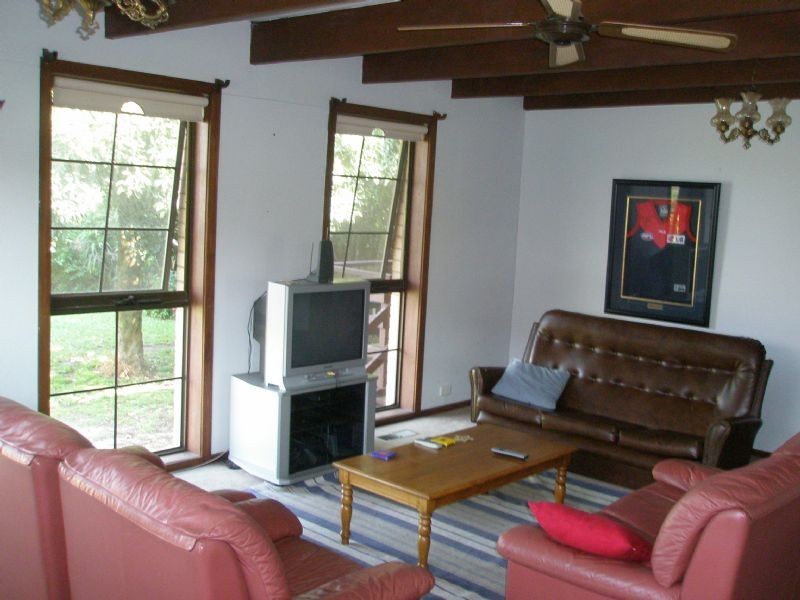 11 Adrienne Crescent, Mount Waverley VIC 3149