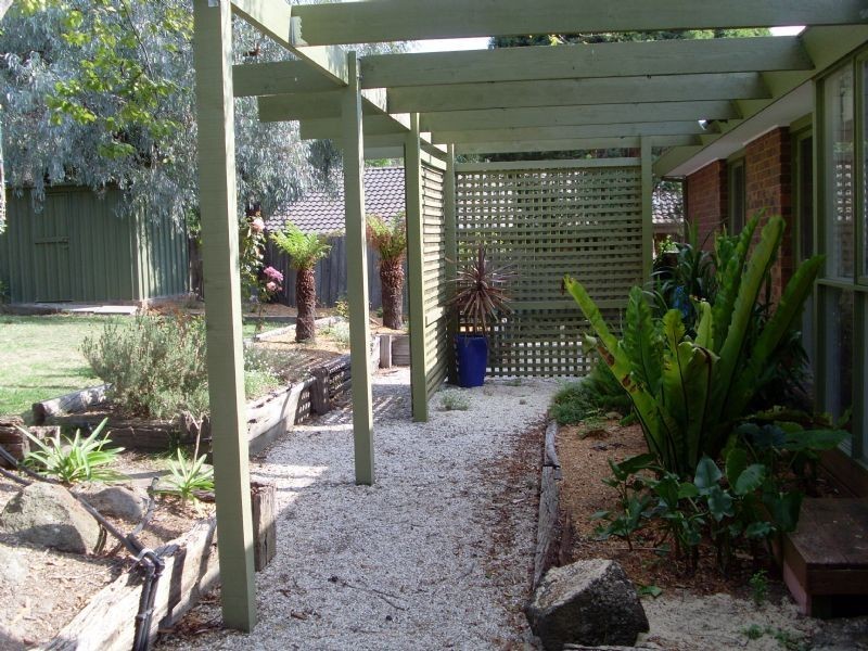 17 Garnet Road, Wheelers Hill VIC 3150